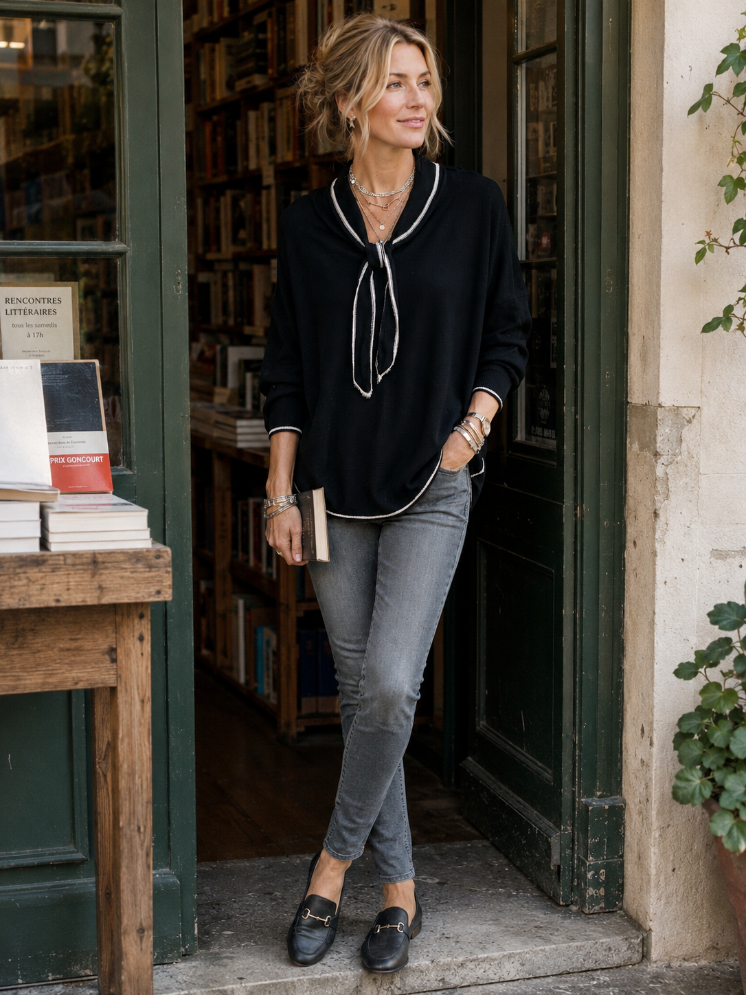 Women's Contrast Trim Tie-Neck Long Sleeve Top